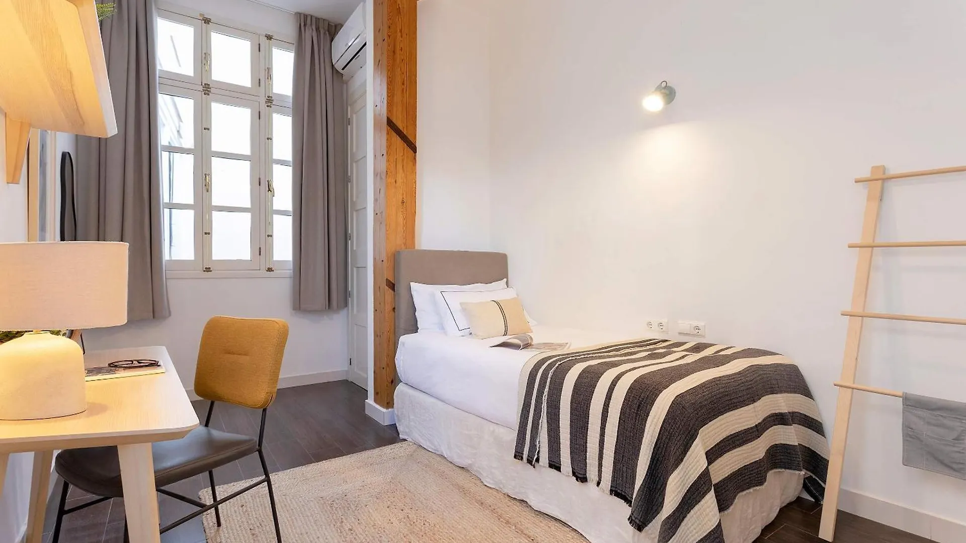 Genteel Home Larios Malaga Apartment